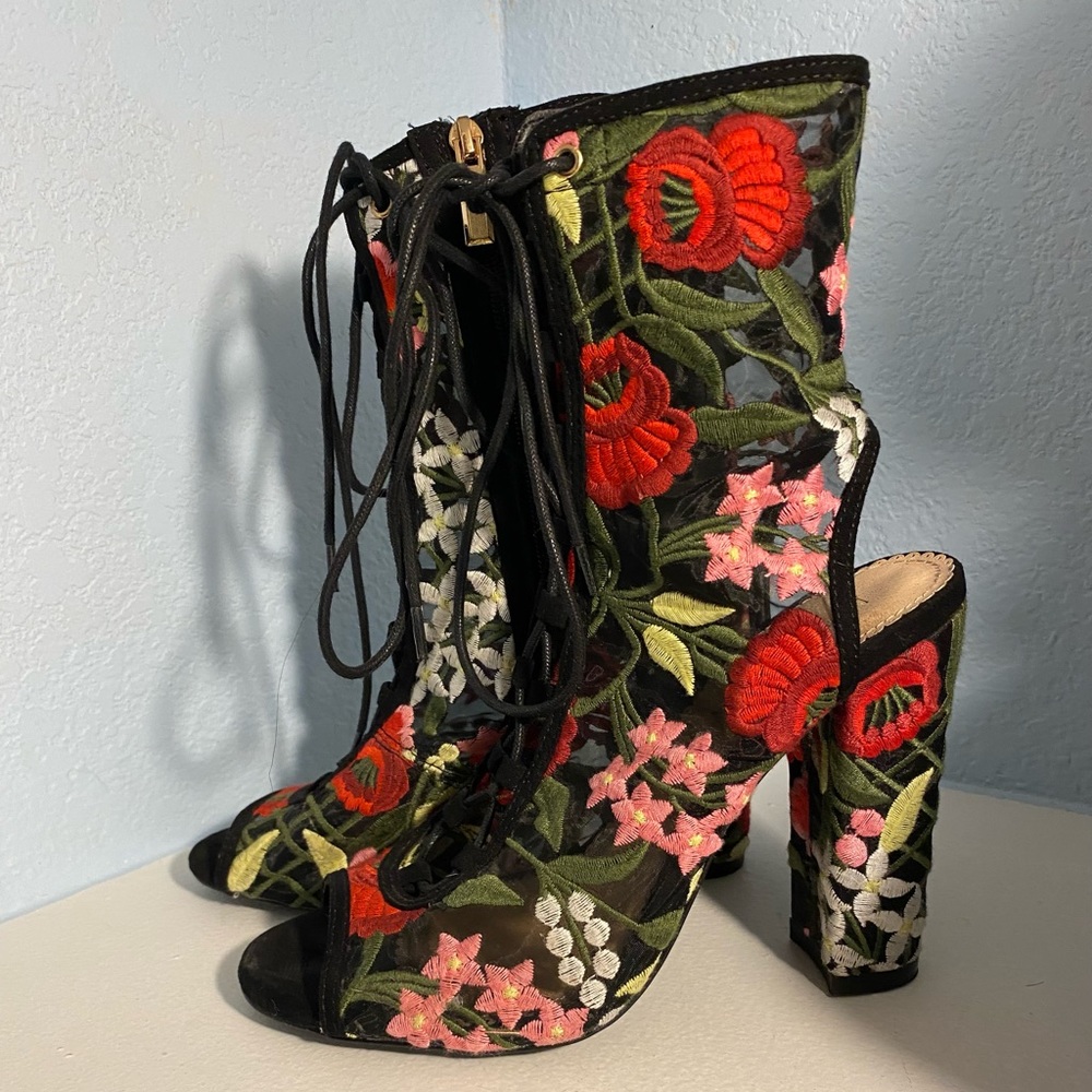 Red roses heals